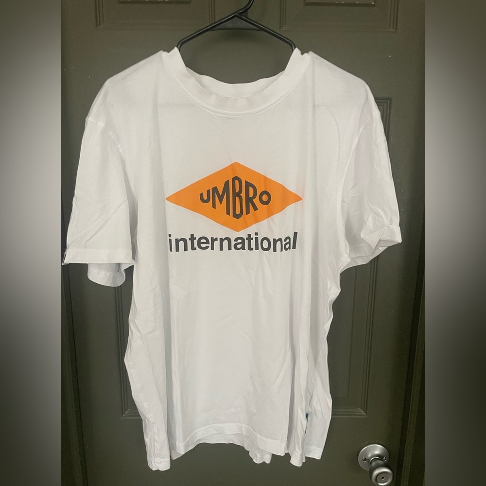 Men’s Umbro White T-Shirt Size XL